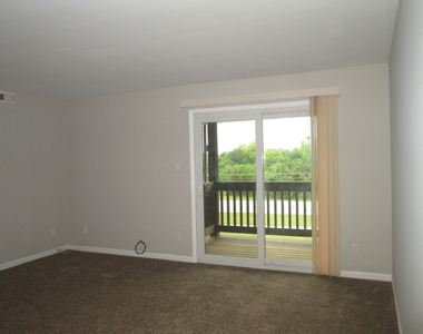 800 Brook Drive - Photo Thumbnail 3