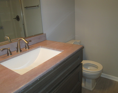 800 Brook Drive - Photo Thumbnail 9