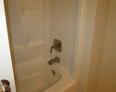 800 Brook Drive - Photo Thumbnail 15