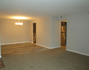 800 Brook Drive - Photo Thumbnail 6