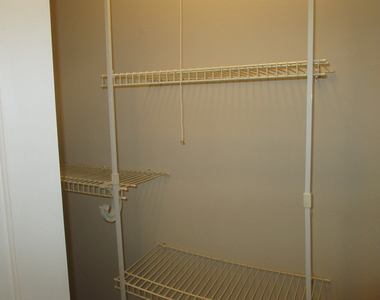 800 Brook Drive - Photo Thumbnail 11