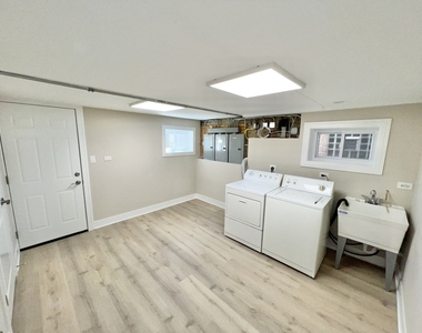 5547 N Central Avenue - Photo Thumbnail 13