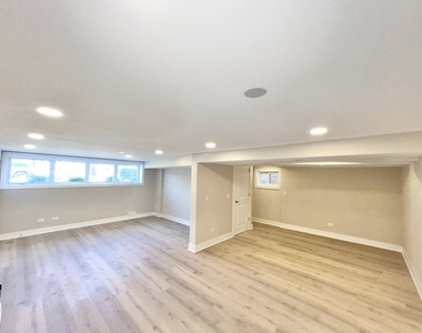 5547 N Central Avenue - Photo Thumbnail 3