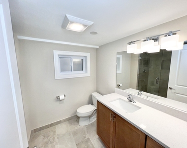 5547 N Central Avenue - Photo Thumbnail 9
