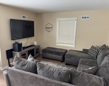 2524 W 109th Place - Photo Thumbnail 2