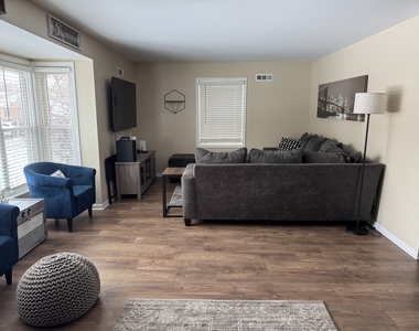 2524 W 109th Place - Photo Thumbnail 3