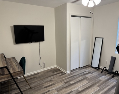 2524 W 109th Place - Photo Thumbnail 9