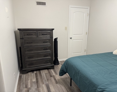 2524 W 109th Place - Photo Thumbnail 12