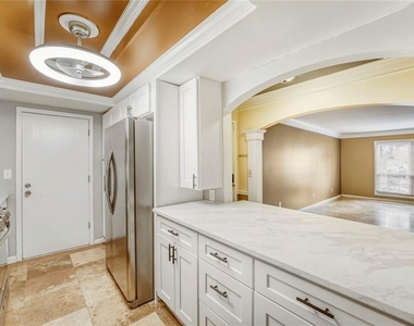 6851 Roswell Road - Photo Thumbnail 12