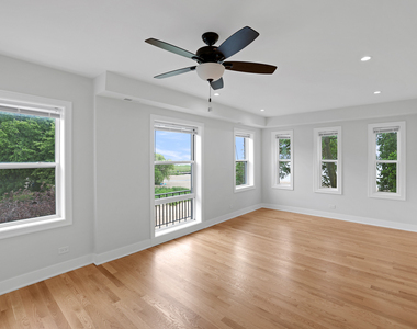 1055 W Pratt Boulevard - Photo Thumbnail 4