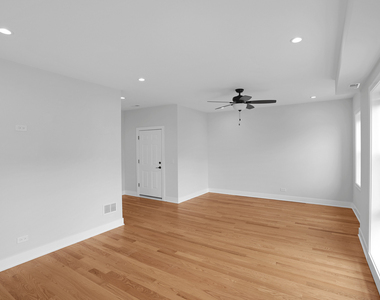 1055 W Pratt Boulevard - Photo Thumbnail 5