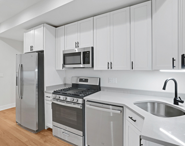 1055 W Pratt Boulevard - Photo Thumbnail 11