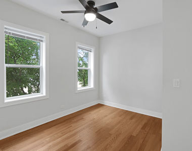 1055 W Pratt Boulevard - Photo Thumbnail 14
