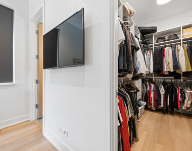 5945 N Magnolia Avenue - Photo Thumbnail 3