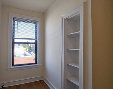 2704 N Sawyer Avenue - Photo Thumbnail 9