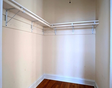 2704 N Sawyer Avenue - Photo Thumbnail 11