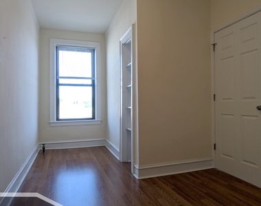 2704 N Sawyer Avenue - Photo Thumbnail 7