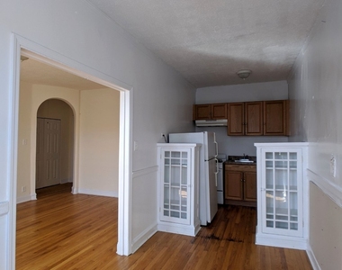 2704 N Sawyer Avenue - Photo Thumbnail 3