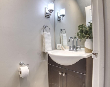 587 Wedgewood Drive - Photo Thumbnail 5