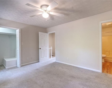 587 Wedgewood Drive - Photo Thumbnail 8