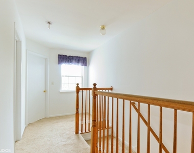 826 Genesee Drive - Photo Thumbnail 4