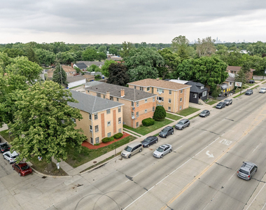 7330 39th Street - Photo Thumbnail 3