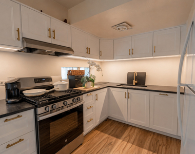 7330 39th Street - Photo Thumbnail 5
