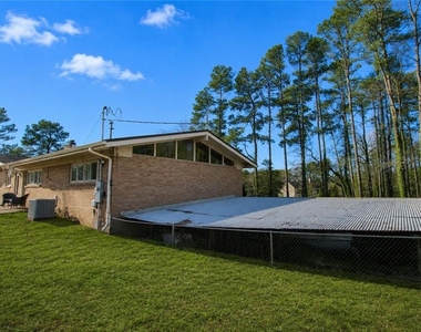 500 Piedmont Road Ne - Photo Thumbnail 1