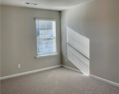 511 Ruths Drive - Photo Thumbnail 10