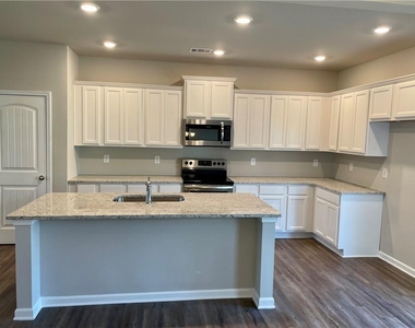 511 Ruths Drive - Photo Thumbnail 2
