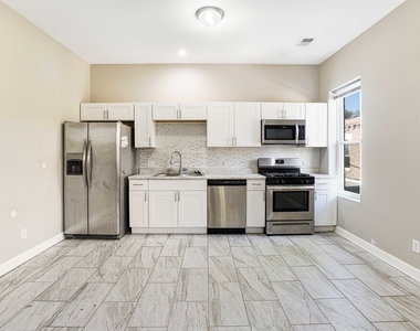 6438 S Eberhart Avenue - Photo Thumbnail 5