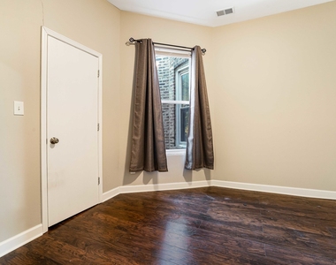 6438 S Eberhart Avenue - Photo Thumbnail 8