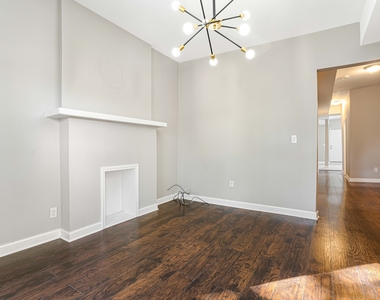 6438 S Eberhart Avenue - Photo Thumbnail 2