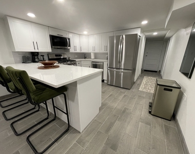 3116 N Damen Avenue - Photo Thumbnail 4