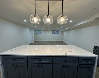 4338 N Clarendon Avenue - Photo Thumbnail 11