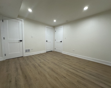 4338 N Clarendon Avenue - Photo Thumbnail 14