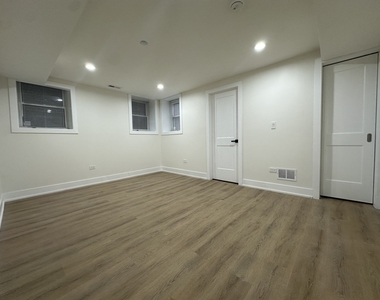 4338 N Clarendon Avenue - Photo Thumbnail 16