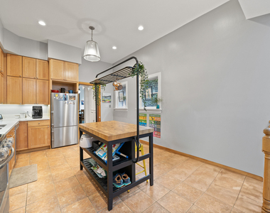 2110 N Dayton Street - Photo Thumbnail 15