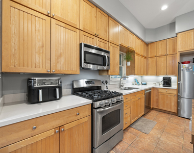 2110 N Dayton Street - Photo Thumbnail 16