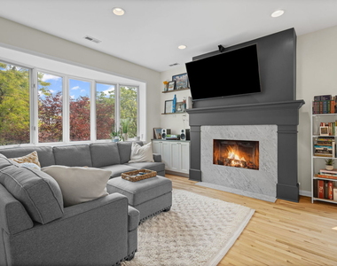 1433 W Belle Plaine Avenue - Photo Thumbnail 1