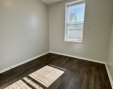 313 20th Street - Photo Thumbnail 5