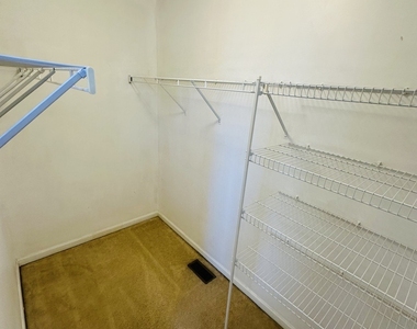 4121 Blackstone Drive - Photo Thumbnail 13