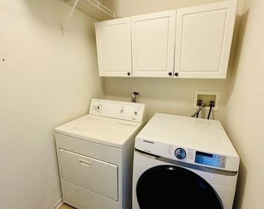 4121 Blackstone Drive - Photo Thumbnail 9
