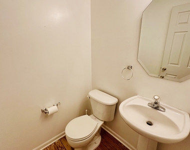 4121 Blackstone Drive - Photo Thumbnail 8