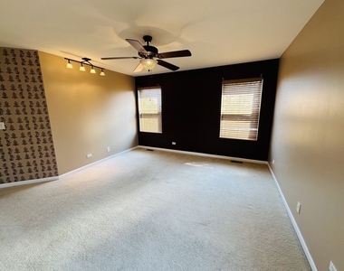 4121 Blackstone Drive - Photo Thumbnail 12