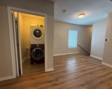 1308 Genova Street - Photo Thumbnail 8