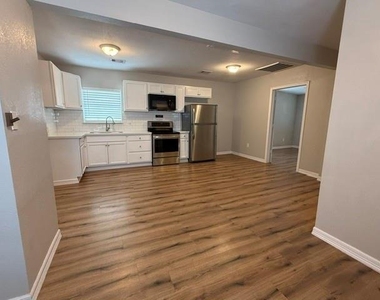 1308 Genova Street - Photo Thumbnail 12