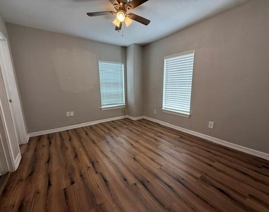 1308 Genova Street - Photo Thumbnail 3