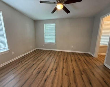 1308 Genova Street - Photo Thumbnail 7