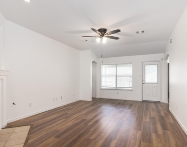 32350 Cross Spring Park Lane - Photo Thumbnail 4
